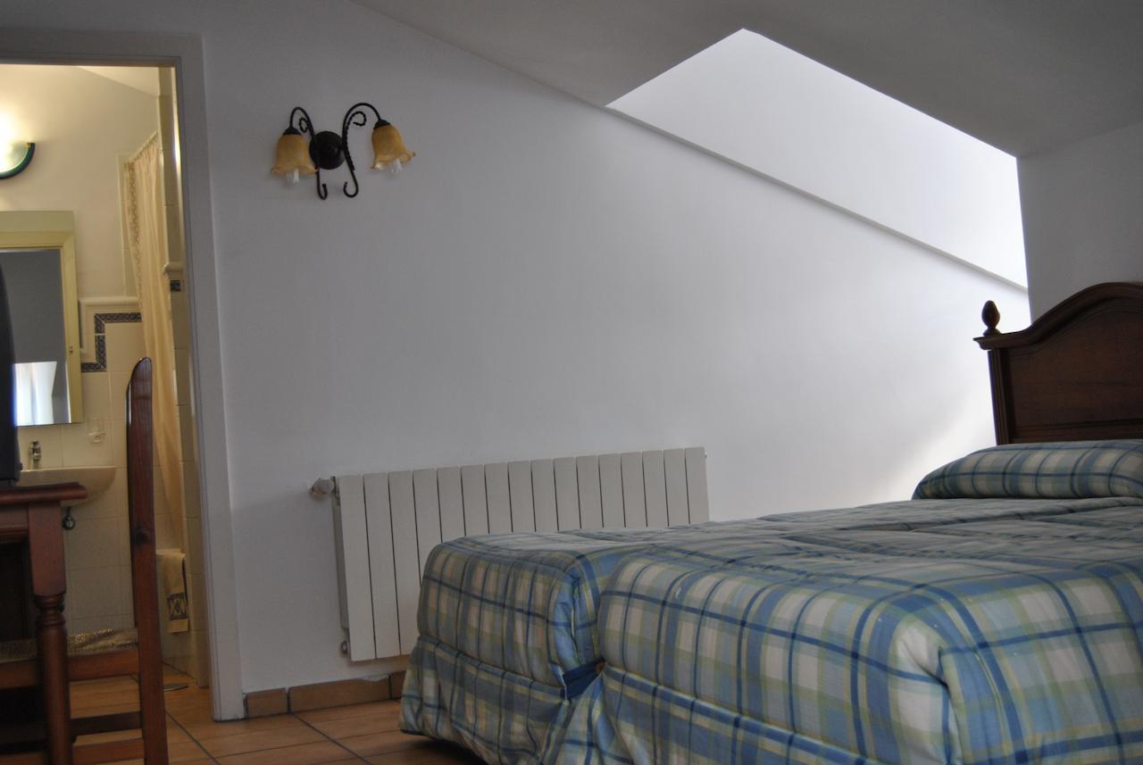 Hostal Rural Amador Puente de Vadillos Chambre photo